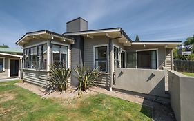 Lavender Country Cottage - Arrowtown Holiday Home